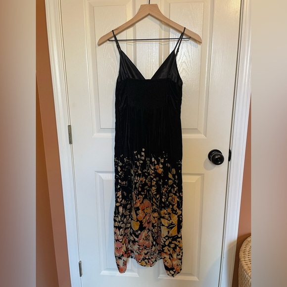 Urban Outfitters Beyond the Radar Women’s Velour Printed Midi Dress - Picture 4 of 6